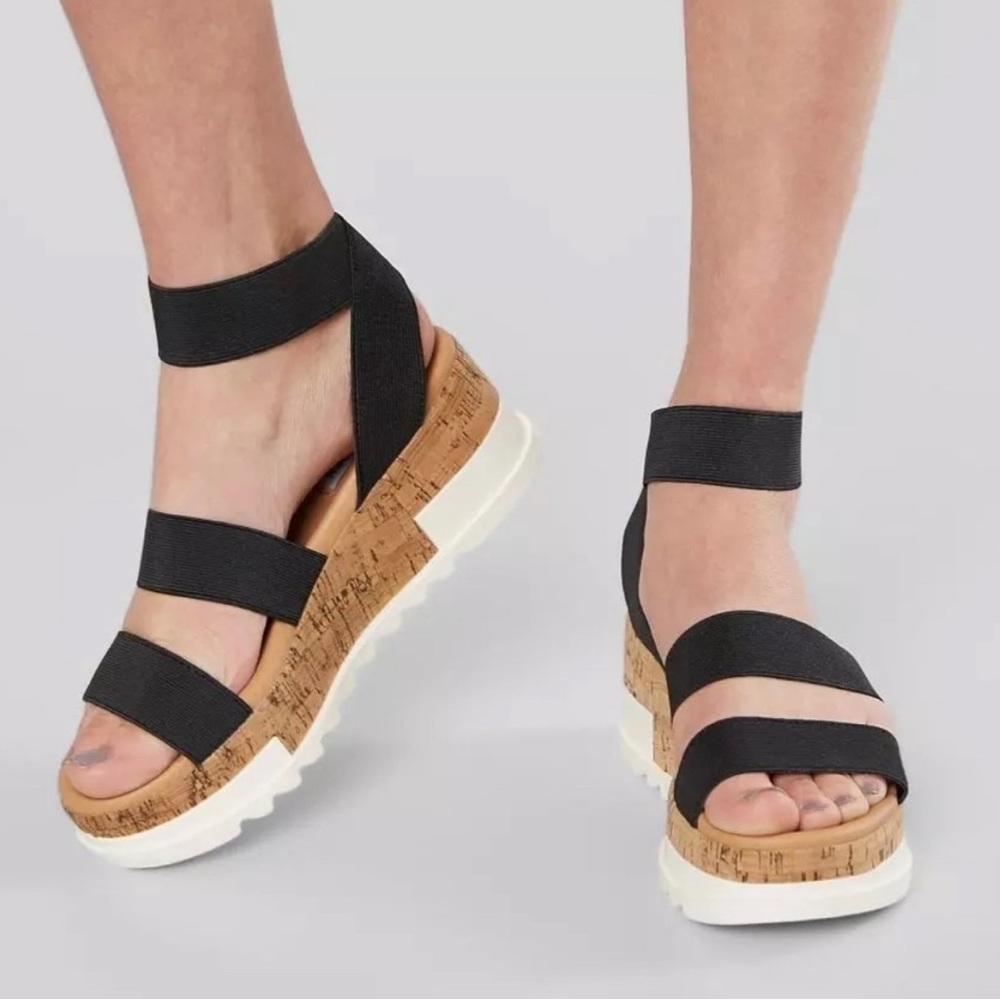 NEW Steve Madden Bandi Platform Wedge Sandal
Size: 5.5